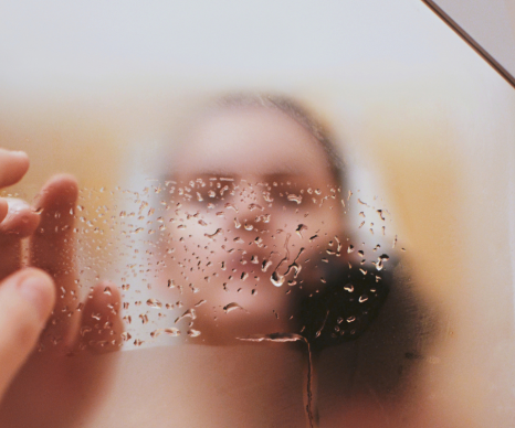 Як позбутися вогкості у ванній